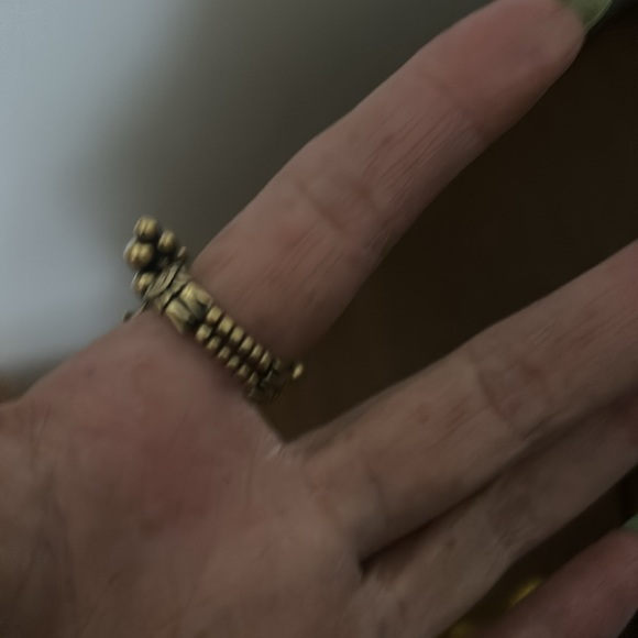 Like new authentic Gucci ring - Picture 3 of 5